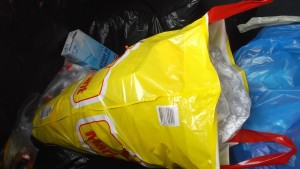 ne geile gelbe Netto-Plastiktüte...ab in die Müllverbrennung