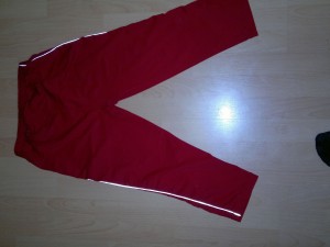 rote crane sporthose hinten