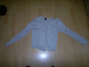 Graue H&amp;M Strickjacke vorn