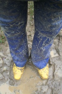 Hier ist der normale Zustand des Festivalgeländes erkennbar, ohne das richtige Schuhwerk gibt es nasse Füße