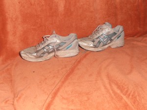 41,5  , deutliche Tragespuren, Asics.JPG