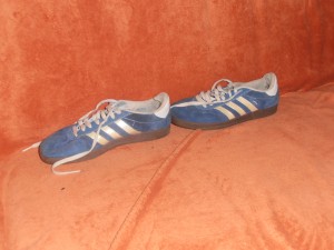 39 ca. , im Versenbereich aufgerissen sonst noch tragbar, Adidas spezial.JPG