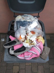 Müll0414 079.jpg (456.25 KiB) 5952 mal betrachtet Das wurde ja immer geiler diesmal - und immer später. Hoffentlich nicht zu spät!