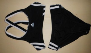 ein Bikini von Adidas