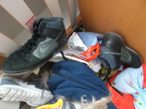 Vielleicht schon auf diesem Sperrmüllhaufen das berüchtigte &quot;Letzte Stündlein&quot; für diese Sneaker angebrochen?!