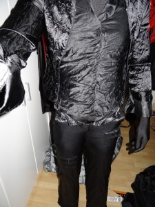 Satin outfit aus Satintop, Satinjacke und Satinhose