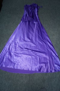 Lila Satinabendkleid