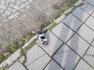...eine Sandale ohne Partner