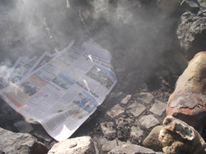 und hier wird gerade das Feuer entzündet ;-)