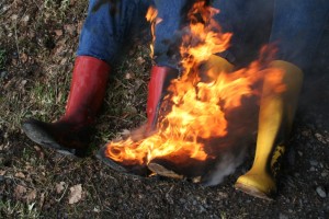 Flammendes Gummistiefel Inferno.