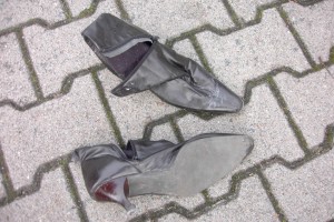 Diese Stiefeletten hatten am meisten Glück, wobei auch sie ausreichend verdichtet wurden bis zur Umladestation.