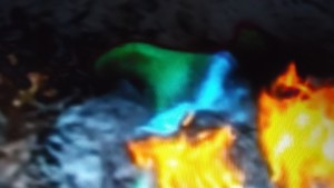 und auch die grünen gummis verschmilzen im feuer