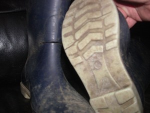 elbit-blau-muell.jpg (304.12 KiB) 9128 mal betrachtet völlig fertige blaue elbit gummistiefel aus den 80ern