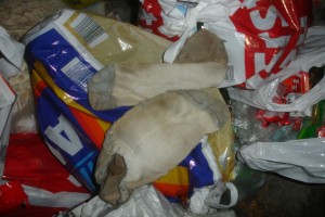 0DSC06678.JPG (97.78 KiB) 13773 mal betrachtet Herrensneakersocken... am übernächsten Tag verschüttet und weg. Für mich nicht mehr auffindbar -.-