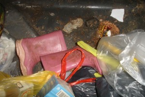 0DSC06680.JPG (113.11 KiB) 13773 mal betrachtet einsam am Grund gelegen und verdammt schnell zugemüllt