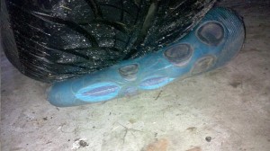 zstiefel2.jpg (102.86 KiB) 2918 mal betrachtet PVC Gummistiefel und Autoreifen<br />(Endstadium)