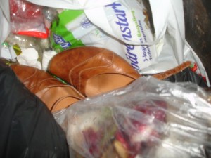 0DSC06776.JPG (57.26 KiB) 12479 mal betrachtet etwas weitergewühlt tauchen diese Schuhe auf