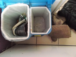 Müll0613 046.jpg (290.1 KiB) 5433 mal betrachtet Dreckecke! Hier enden selbst die süßesten und geilsten Klamotten und Schuhe!