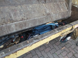 Gleich würden die geilen Sneakers platt gepresst und zermalmt.