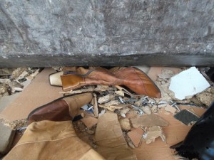 Müll0613 320.jpg (268.07 KiB) 6285 mal betrachtet Viel mehr Platz als diese gepressten Stiefeletten sollten sie auf der Fahrt zur Kreismülldeponie auch nicht benötigen.