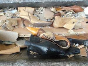 Müll0613 322.jpg (298.52 KiB) 6276 mal betrachtet Überall kann man das Buffalo-Logo sehen, doch es ist alles nur noch wertloser Dreck!