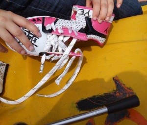 Aber das letzte bisschen lässt sich auch gepflegt mit Weibeskraft auseinanderreißen!