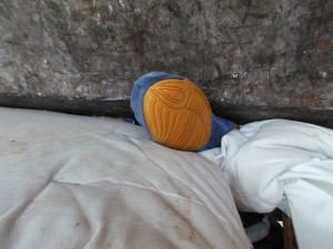 Glücklicherweise kann dieser zermalmte Ringerstiefel keine Schmerzensschreie von sich geben.