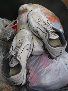 Anja02 005.jpg (205.35 KiB) 9626 mal betrachtet Da ich auch für ein paar Tage wegmusste, dachte ich noch, das sei vielleicht die letzte Gelegenheit, diese geilen Shox noch mal zu sehen.