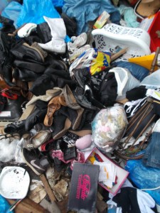 Müll0613 501.jpg (346.24 KiB) 13122 mal betrachtet Ein steiler Müllhang und Beklettern viel zu gefährlich!