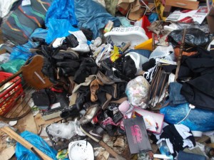 Müll0613 502.jpg (316.22 KiB) 13572 mal betrachtet Alle waren nun weg und hatten diesen Frauenmüll vergessen. Ich nicht!!