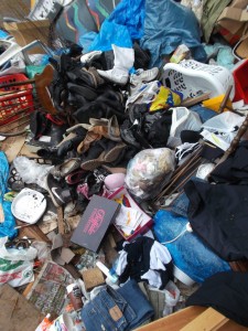 Müll0613 503.jpg (360.03 KiB) 13104 mal betrachtet Ich konnte mich an den Anblicken kaum sattsehen, aber die Gelegenheit welche sich mir bot nutzte ich. Alles befand sich bald in meinem Kofferraum. Für den Müllverdichter würde noch genug übrig bleiben zum plattwalzen. Grins!