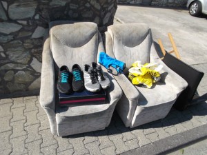 Das Gerümpel zum Entsorgen an den Straßenrand gestellt.