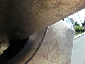 Wieder den Pressmechanismus total stillgelegt und ein Foto gemacht. Jetzt wurde es &quot;drinnen&quot; (hinter dem Pressschild) schon ziemlich &quot;eng&quot;.