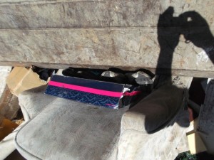 Müll0613 188.jpg (278.64 KiB) 5045 mal betrachtet Mit geilem Entsetzen fotografierte ich das Ende der Schuhe und Stiefel im Pressmüllauto.