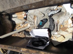 Müll0613 199.jpg (307.42 KiB) 5245 mal betrachtet Was seht ihr? Also eigentlich nur noch eklig verpresster Dreck!