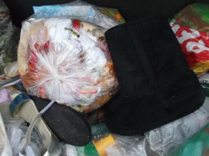 Müll0813 058.jpg (268.49 KiB) 10418 mal betrachtet Doch keine neue Wintersaison für die alten UGGs.
