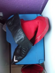 Müll0813 246.jpg (278.36 KiB) 5399 mal betrachtet Vermutlich nie mehr werden Jessicas Füße hier reinschlüpfen.