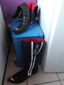 Müll0813 249.jpg (252.84 KiB) 5334 mal betrachtet In der "Müllecke" enden in der Regel die Klamotten und Schuhe von drei "Mädels". Alles, was hier einmal landet ... !