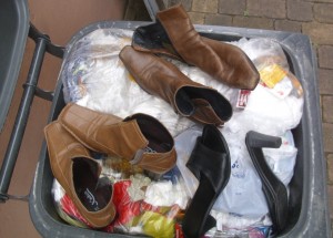 Anja02 077.jpg (194.15 KiB) 9750 mal betrachtet Noch ein letzter Einblick ins Schuhinnere, bevor das Ende kommt.