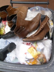 Anja02 078.jpg (185.97 KiB) 9750 mal betrachtet Die vorderen Stiefeletten mit den Riemchen waren eigentlich ganz nett, aber ich gab ihnen keine Chance mehr.