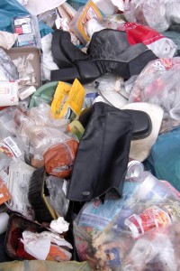 Marina09 018.jpg (275.94 KiB) 11418 mal betrachtet Edles Leder auf stinkendem Dreck!