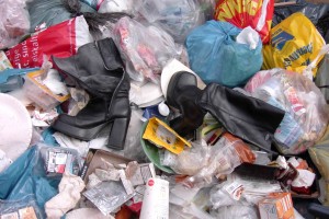 Marina09 019.jpg (386.99 KiB) 11418 mal betrachtet So wie die Buffalos im Dreck lagen, müssen die in hohem Bogen in den Müllcontainer geworfen worden sein.