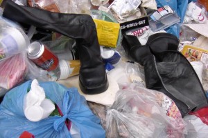 Marina09 022.jpg (194.64 KiB) 11418 mal betrachtet Das Stiefelfutteral innen, war so richtig geil von einem Girl getragen worden und duftete so herrlich.