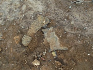 Müll0813 197.jpg (276.8 KiB) 10876 mal betrachtet Höchstwahrscheinlich Damenwinterstiefel; - also waren das einmal.