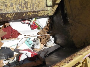 Müll0913 125.jpg (320.55 KiB) 5642 mal betrachtet Der Augenblick, in welchem sich die Presse wieder öffnet um "nachfassen" zu können.