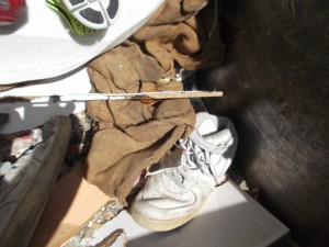 Müll0913 127.jpg (265.5 KiB) 5642 mal betrachtet Zuerst hemmungslos verlatscht und verschwitzt, dann ausrangiert, weggeschmissen und vom Pressmüllabfuhrauto zermalmt. So enden selbst geile Modelle wie die AF1. Also alles "ganz normal".