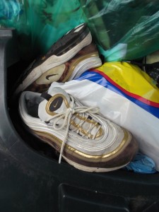 Müll0913 070.jpg (275.81 KiB) 7553 mal betrachtet Ein Paar sehr schöne und seltene Air Max 97 in dieser Farbkombination.