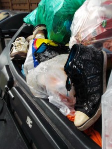 Müll0913 077.jpg (283.26 KiB) 7550 mal betrachtet Diesen geilen "Restmüll" einer Frau, dich beinahe schon "kenne", habe ich natürlich nicht liegengelassen.