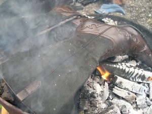 le feu commence la destruction !!