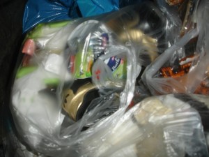 0DSC06949.JPG (85.79 KiB) 7469 mal betrachtet eine weitere Tonne: Strike, weiterer toller Fund!! Gottseidank im transparenten Müllbeutel. Hätte ich da nicht die anderen Säcke mal beiseite gedrückt, hätte ich die wohl so schnell nicht gesehen. Glück gehabt!!